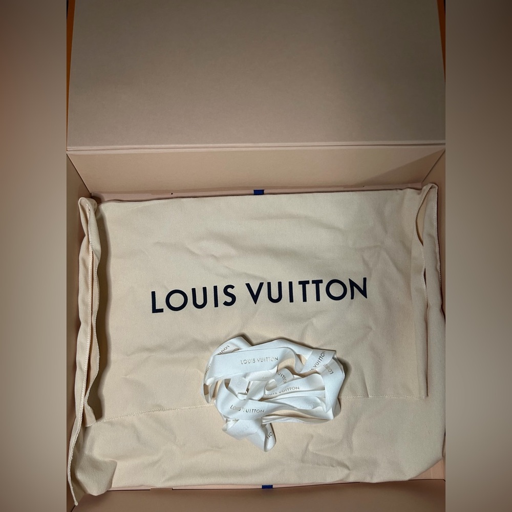 Louis Vuitton Graceful PM Monogram Canvas Shoulder Bag with Pink Interior - Picture 6 of 7